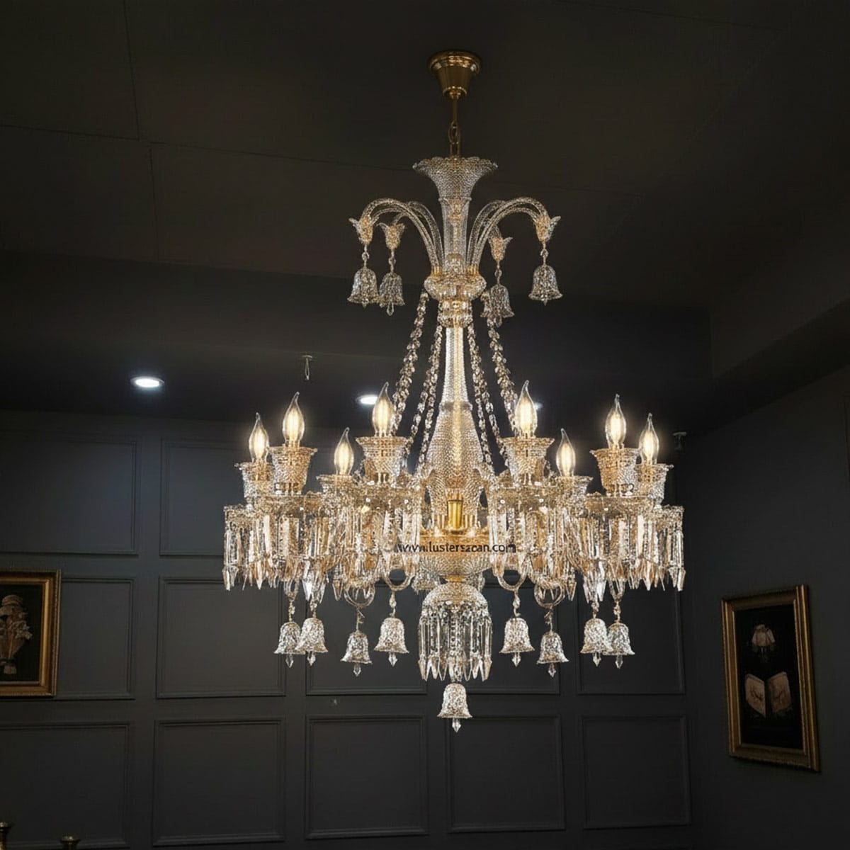 لوستر باکارات نئوکلاسیک کریستالی وارداتی عسلی 8 شعله مناسب پذیرایی و فضاهای رسمی