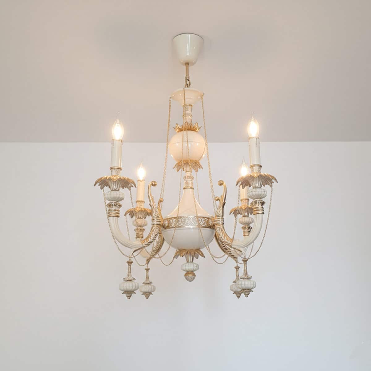 لوستر نئوکلاسیک طلاکرم L1634-4TK | لوستر چهار شاخه ظریف پذیرایی